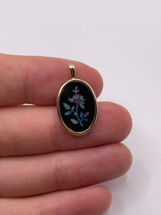 9ct gold opal pendant