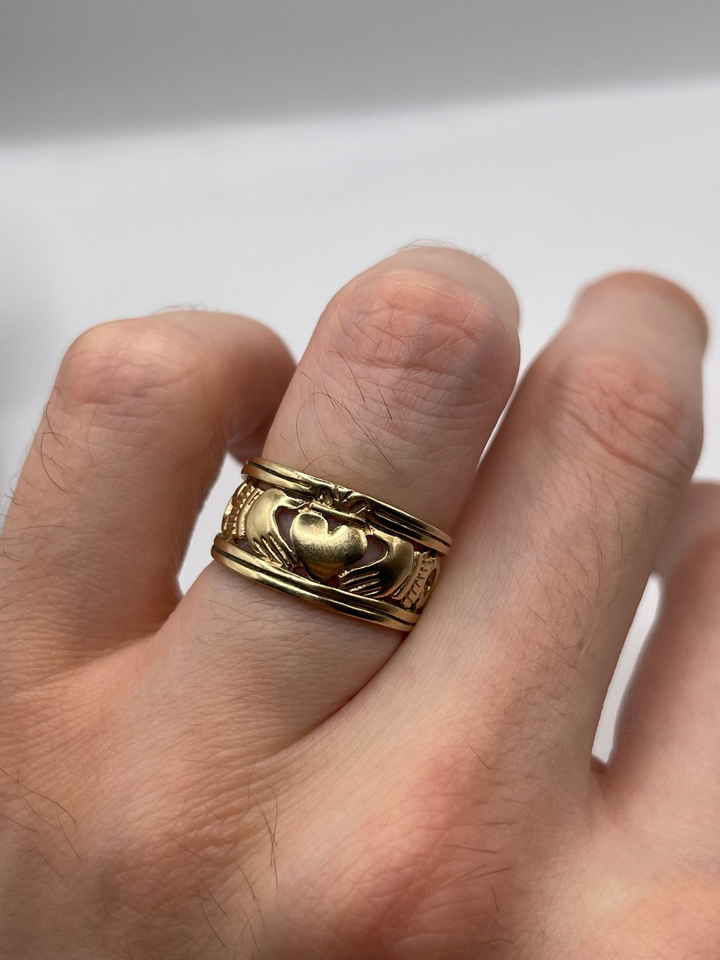 9ct gold claddagh ring