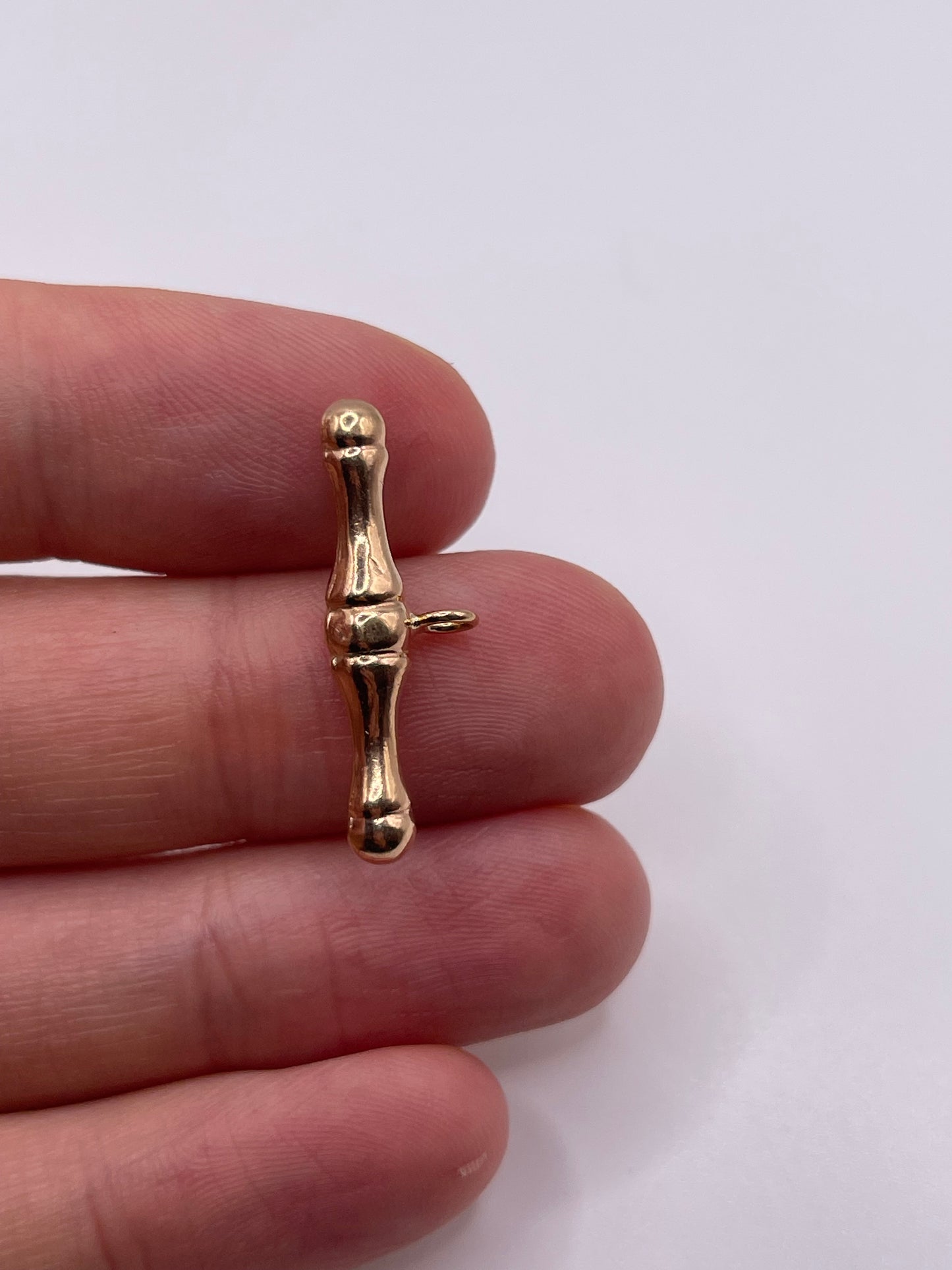 9ct gold t bar pendant