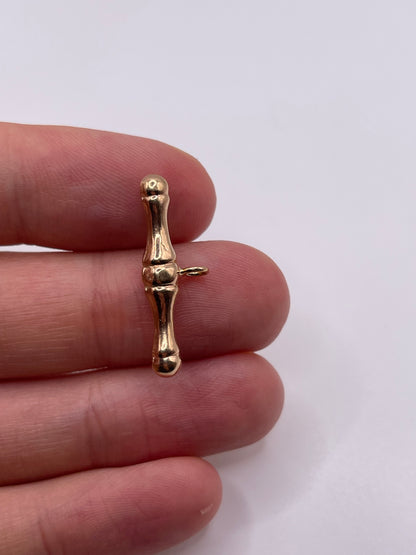 9ct gold t bar pendant