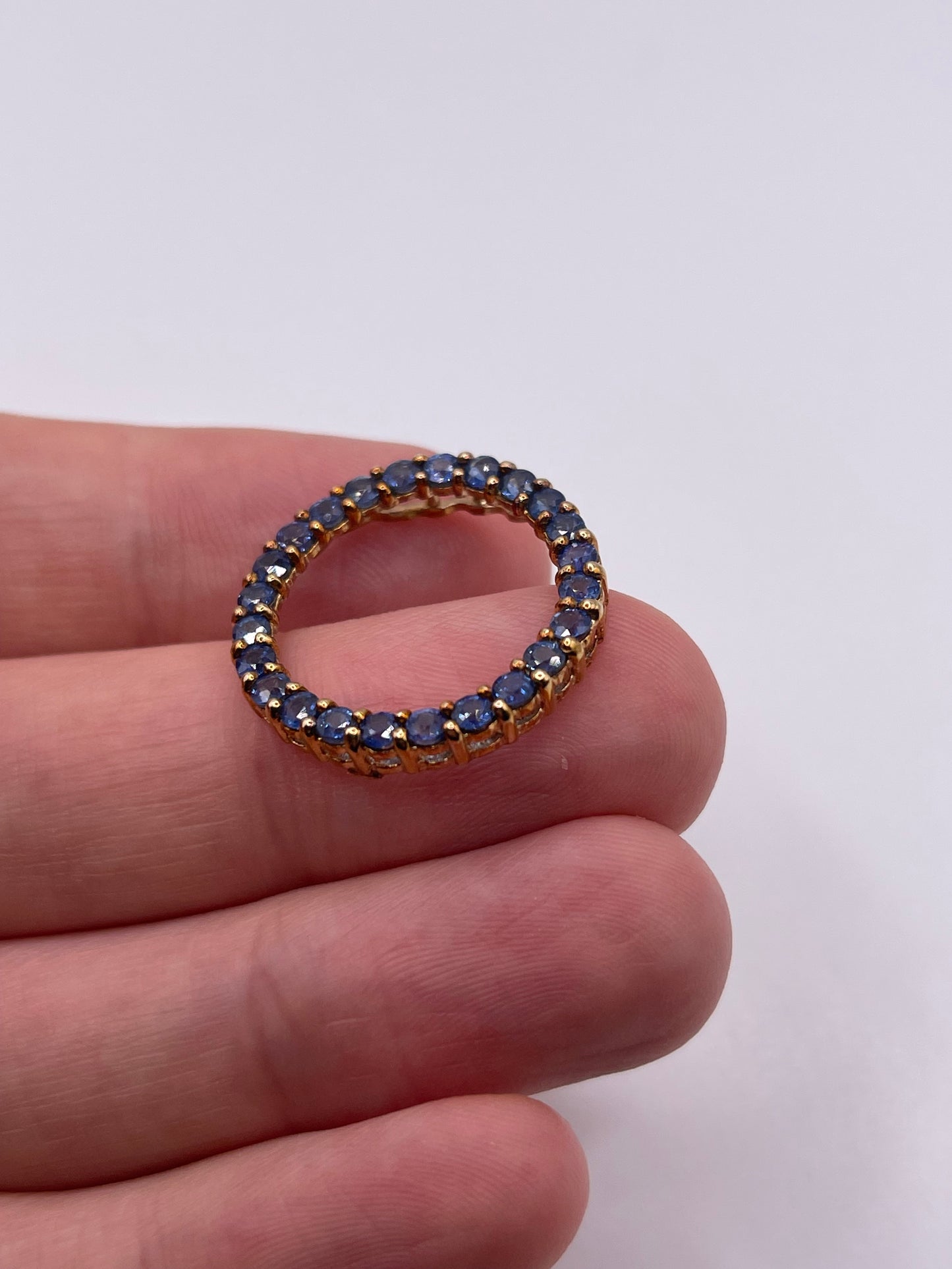 9ct gold sapphire pendant