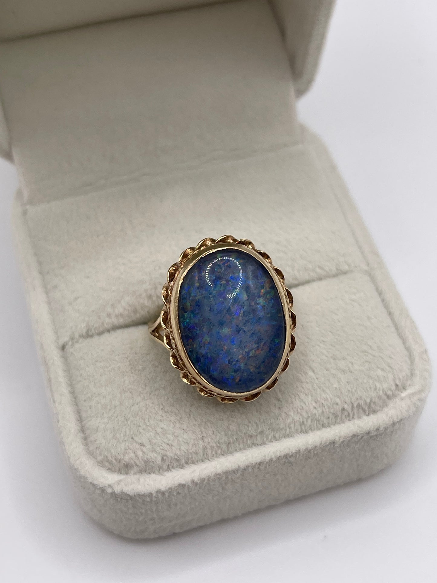 9ct gold opal triplet ring