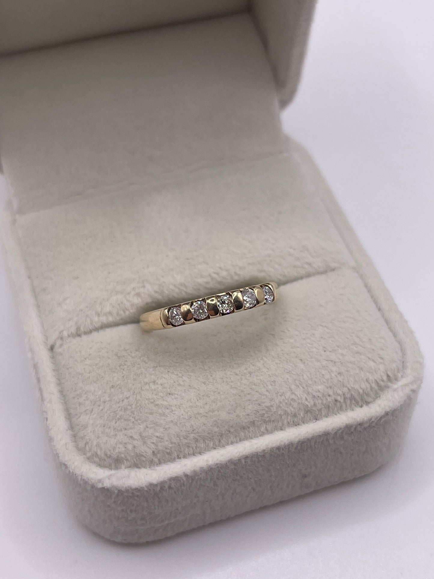 9ct gold diamond ring