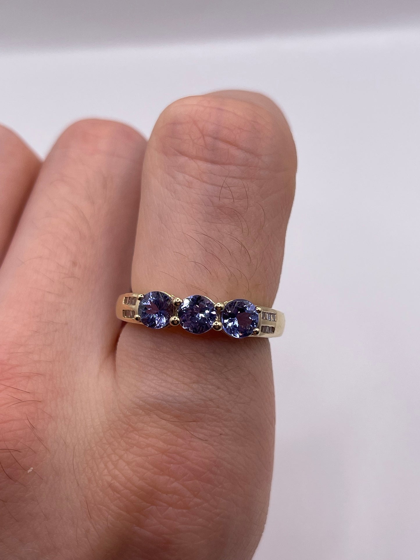 9ct gold tanzanite and diamond ring