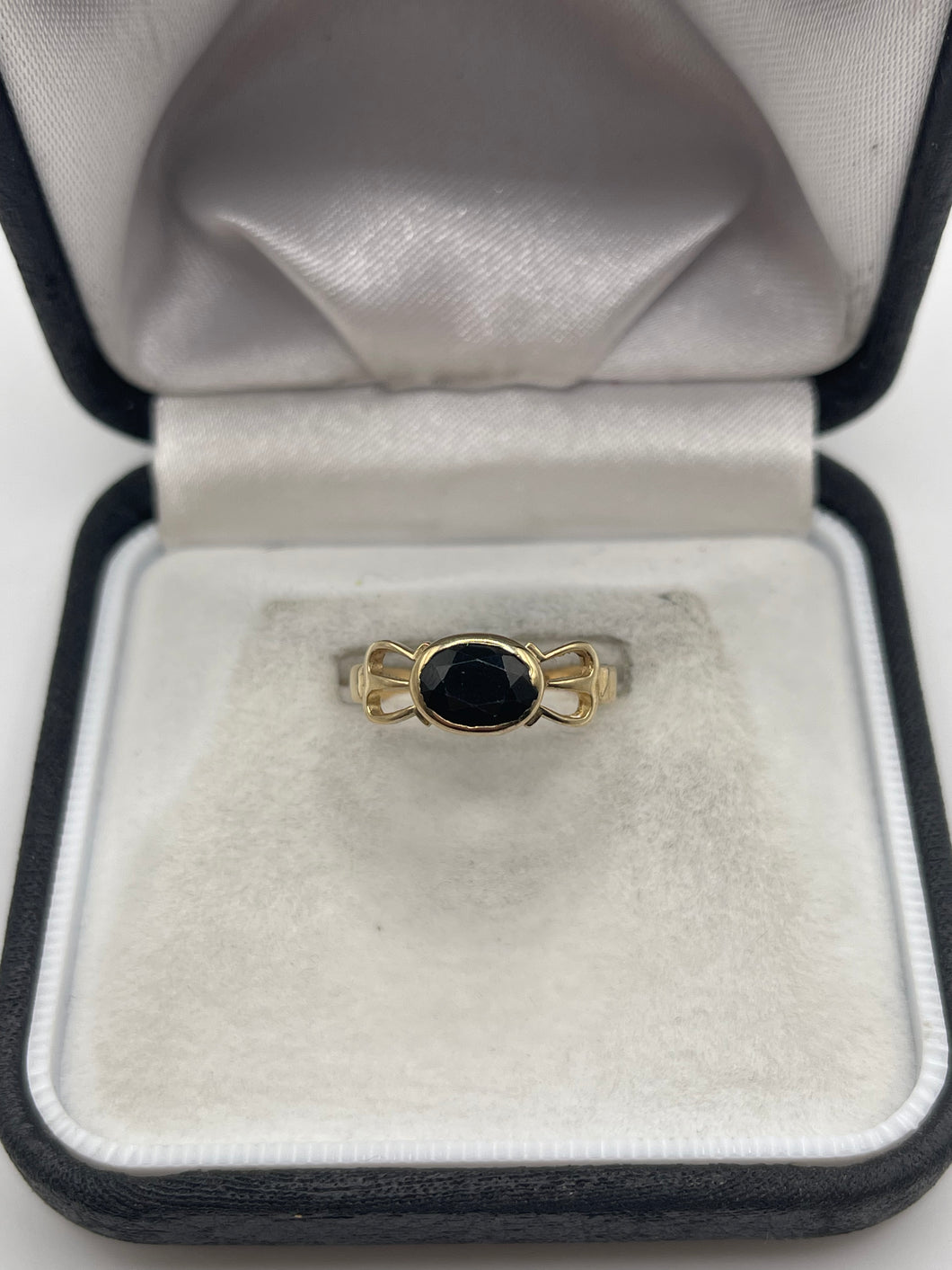 9ct gold sapphire ring