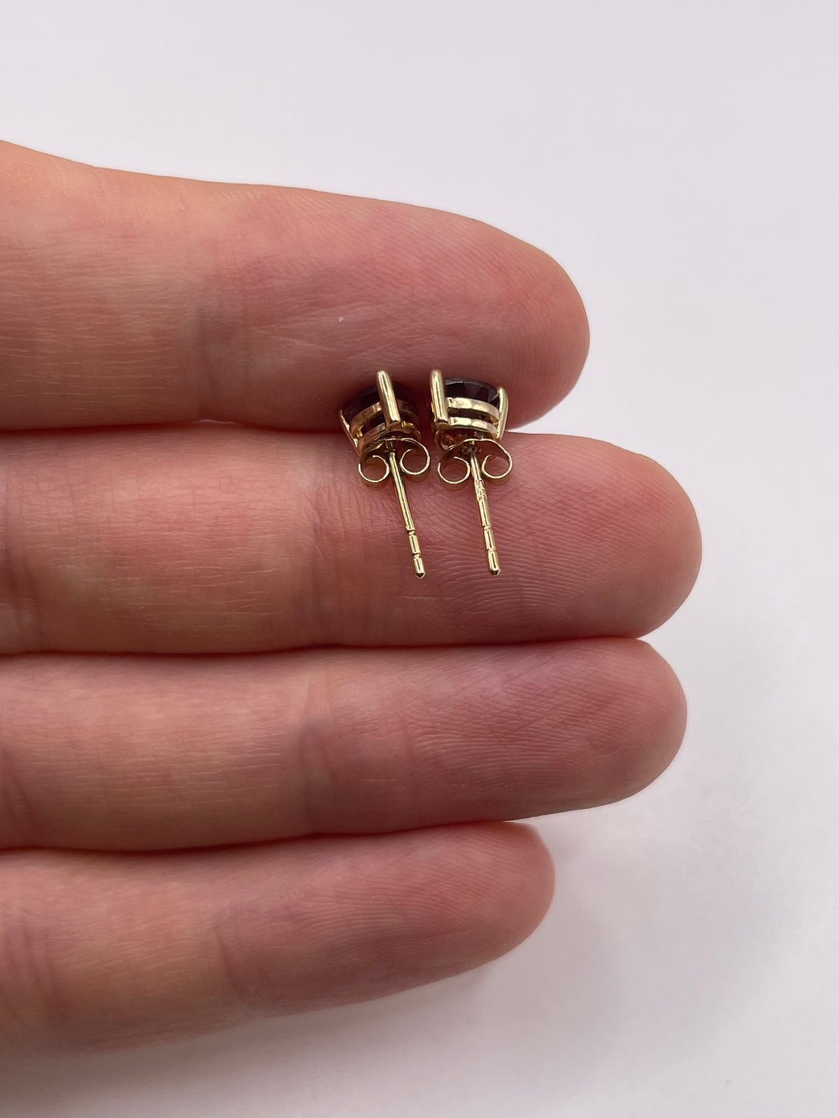 9ct gold garnet earrings