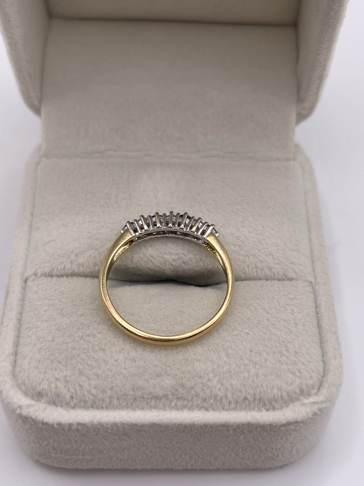 9ct gold sapphire and diamond ring