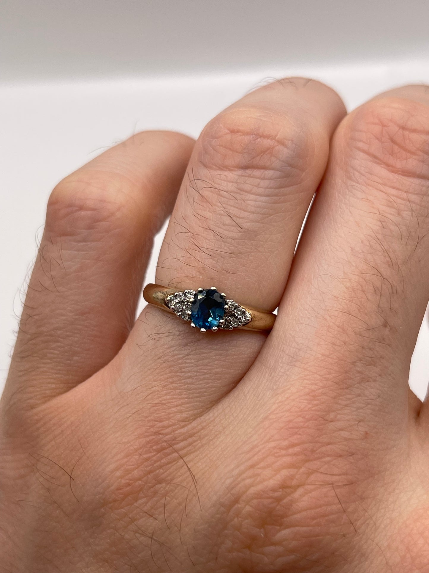 9ct gold topaz and diamond ring