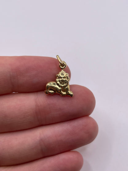 9ct gold lion charm