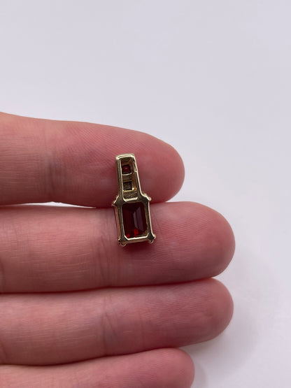 9ct gold garnet pendant