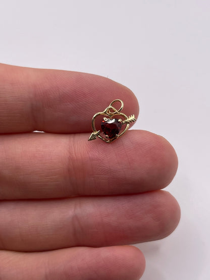 9ct gold garnet heart pendant