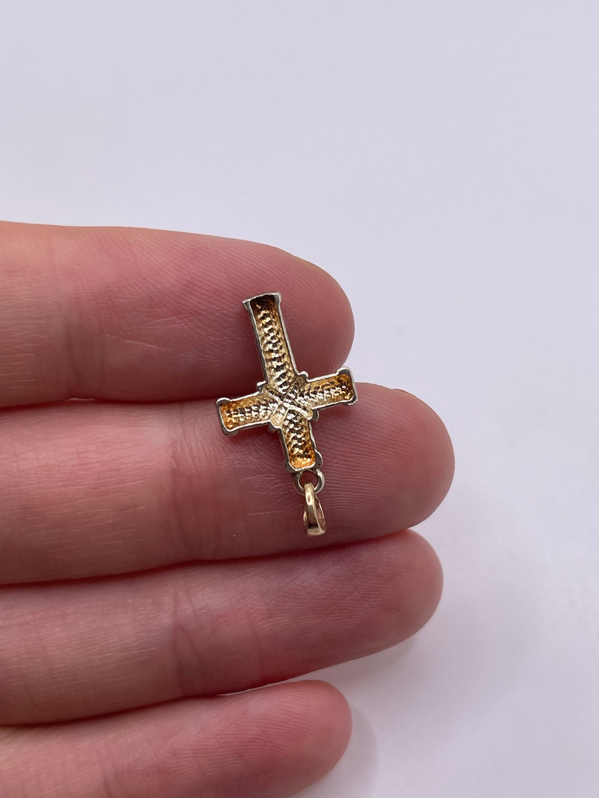 9ct gold cross pendant