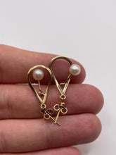 Load image into Gallery viewer, 9ct gold pearl earrings
