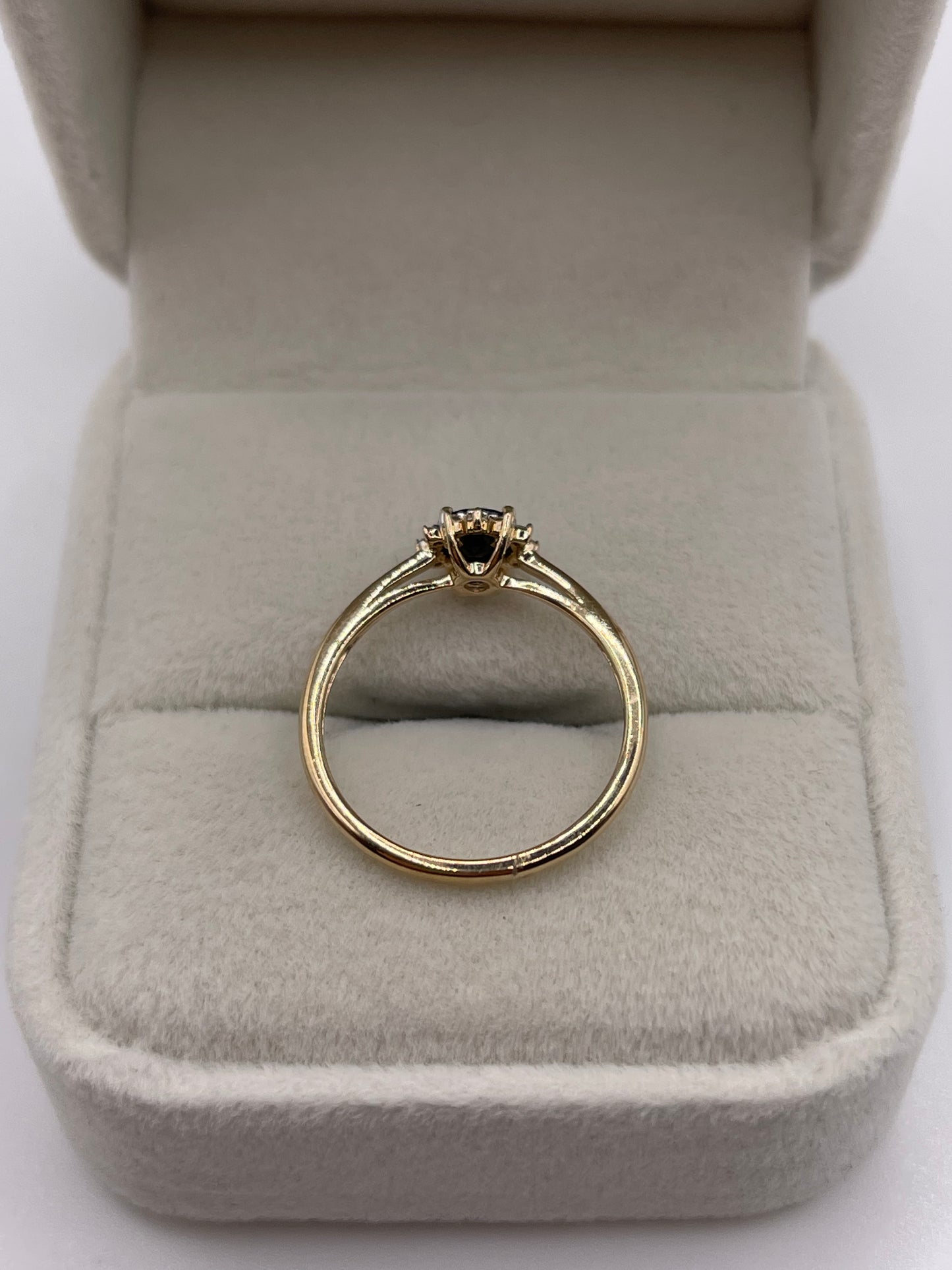 9ct gold sapphire and diamond ring