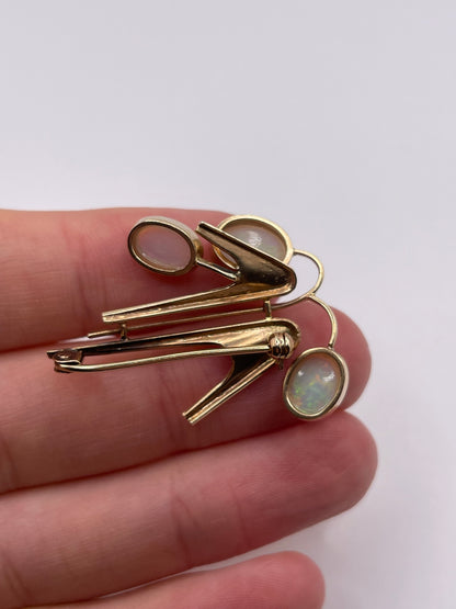 9ct gold opal brooch