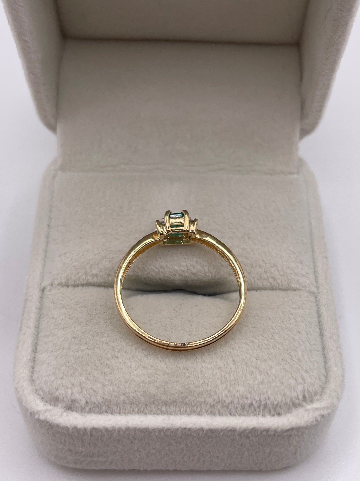 9ct gold emerald and diamond ring