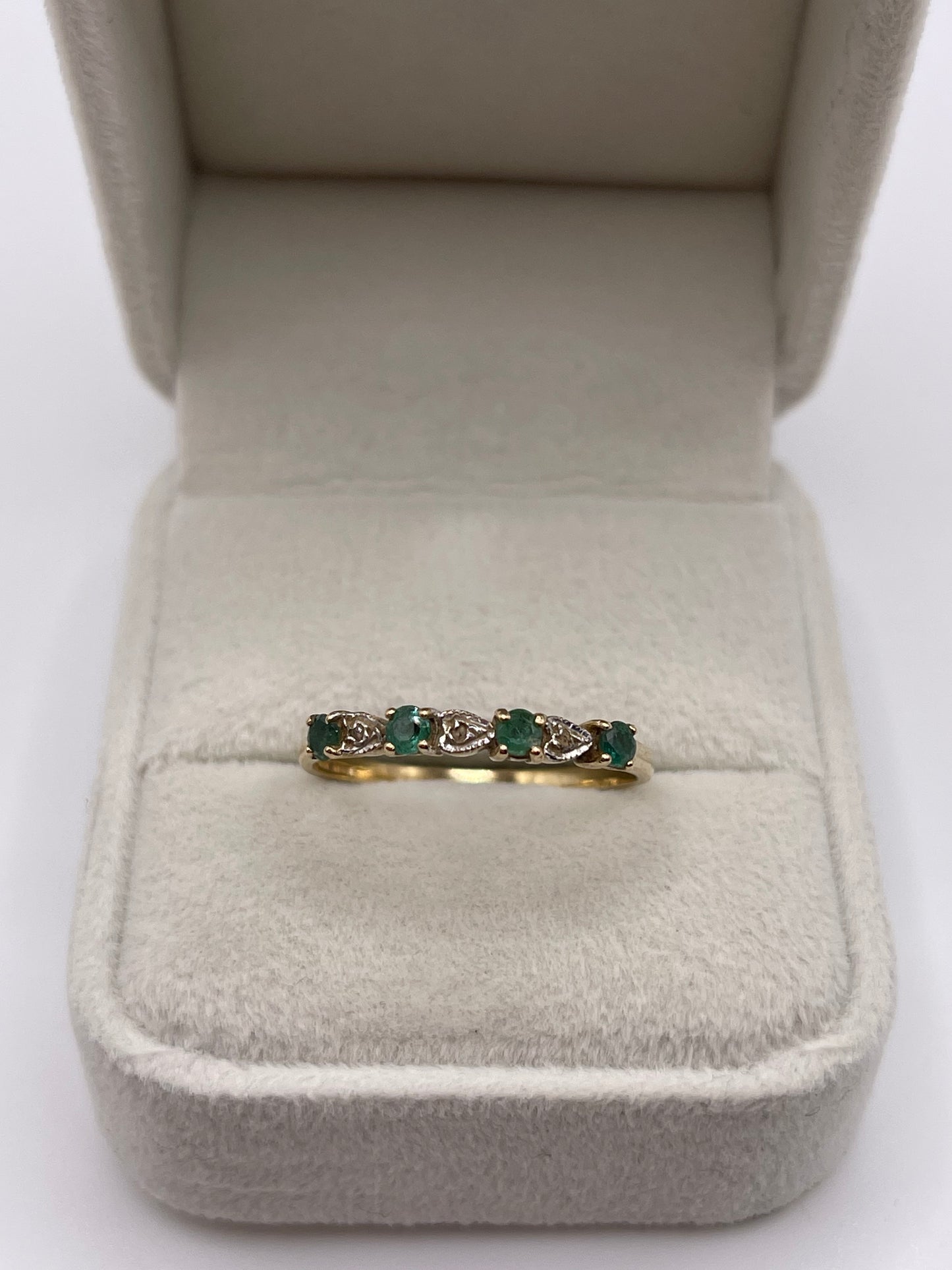 9ct gold emerald and diamond ring