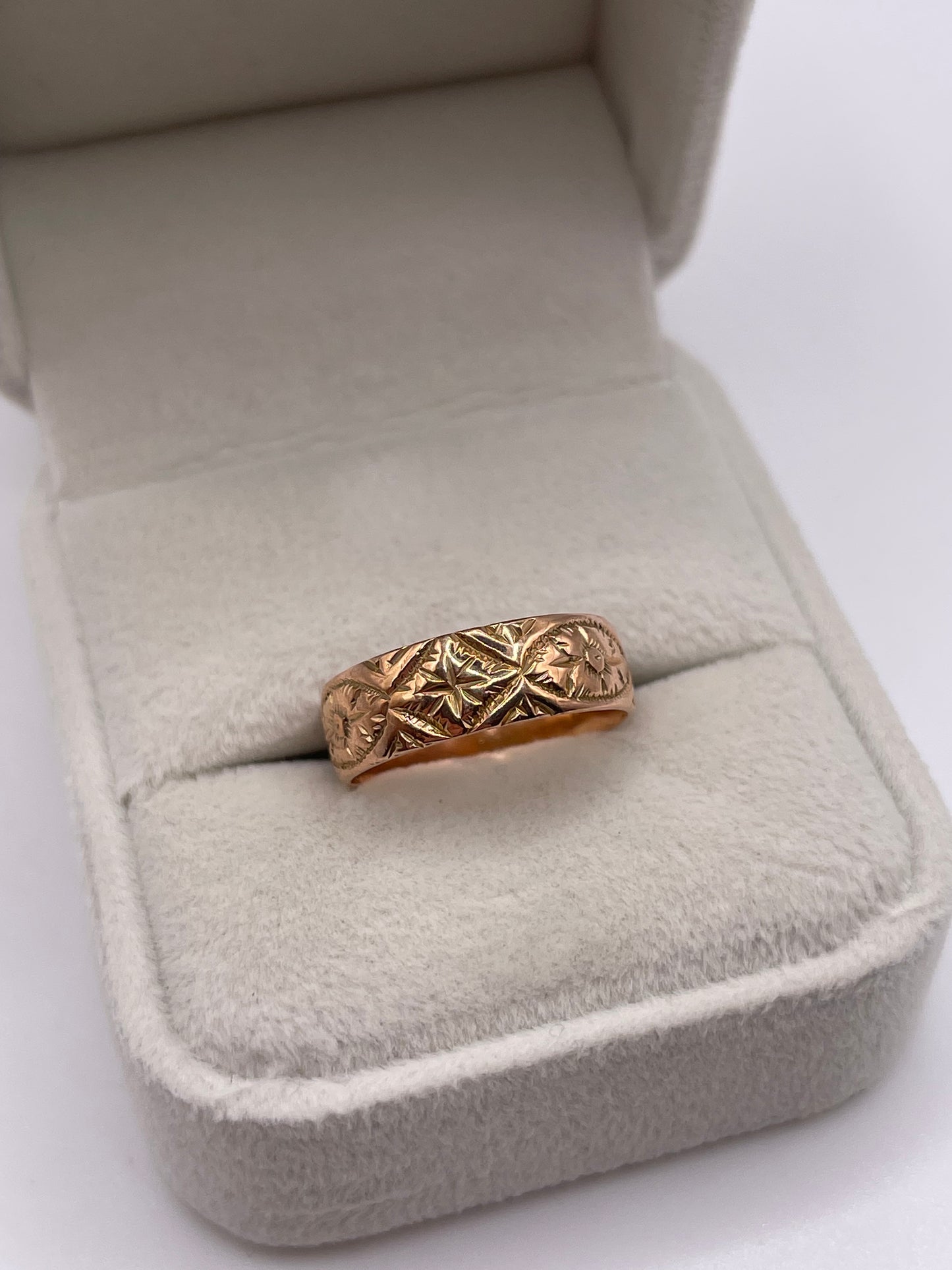 Antique 9ct rose gold patterned band