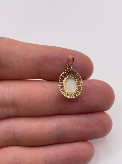 9ct gold opal pendant