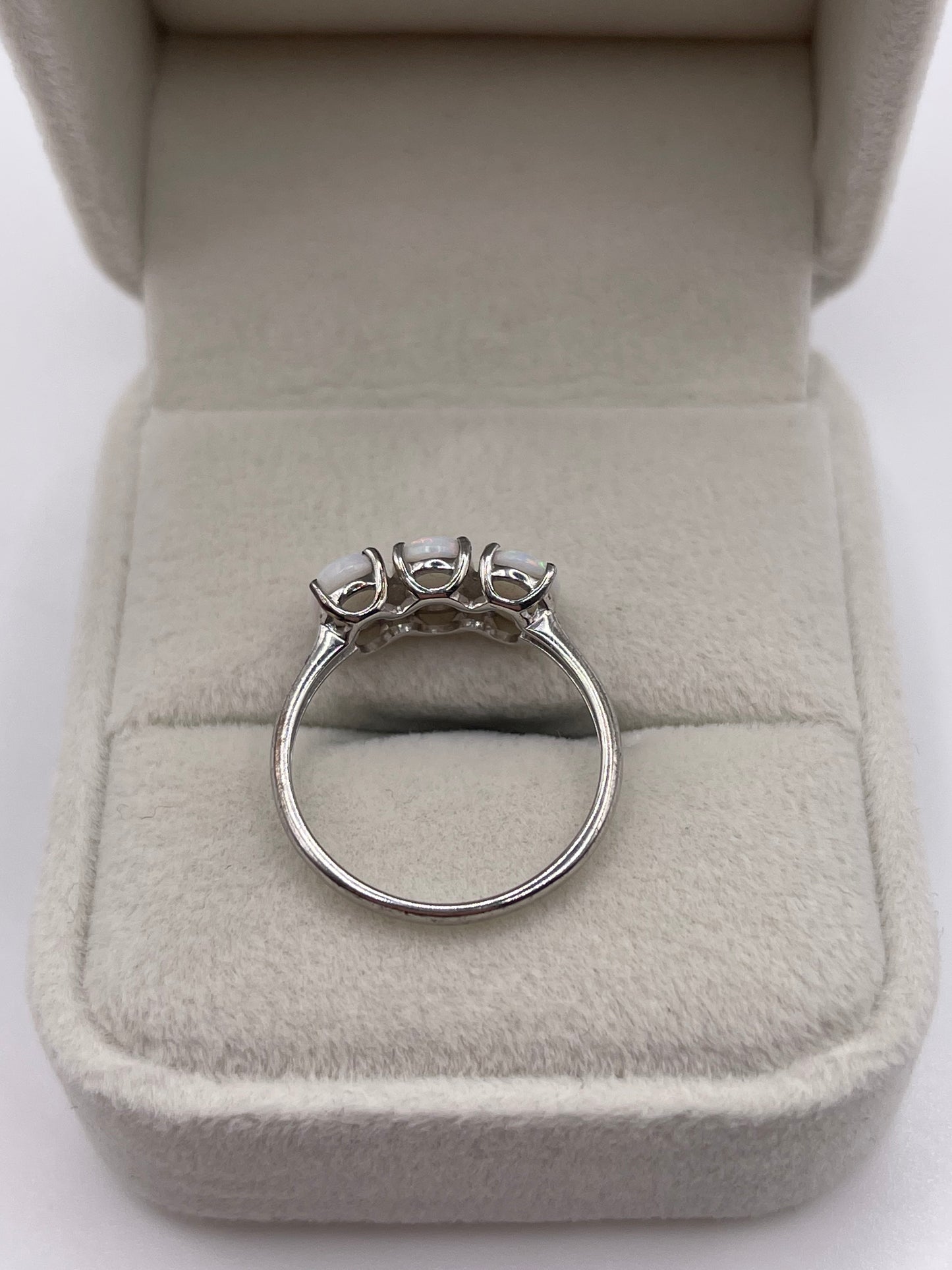 9ct white gold opal ring