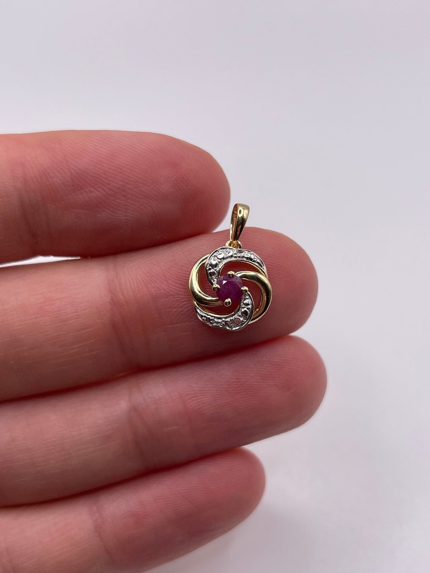 9ct gold ruby pendant
