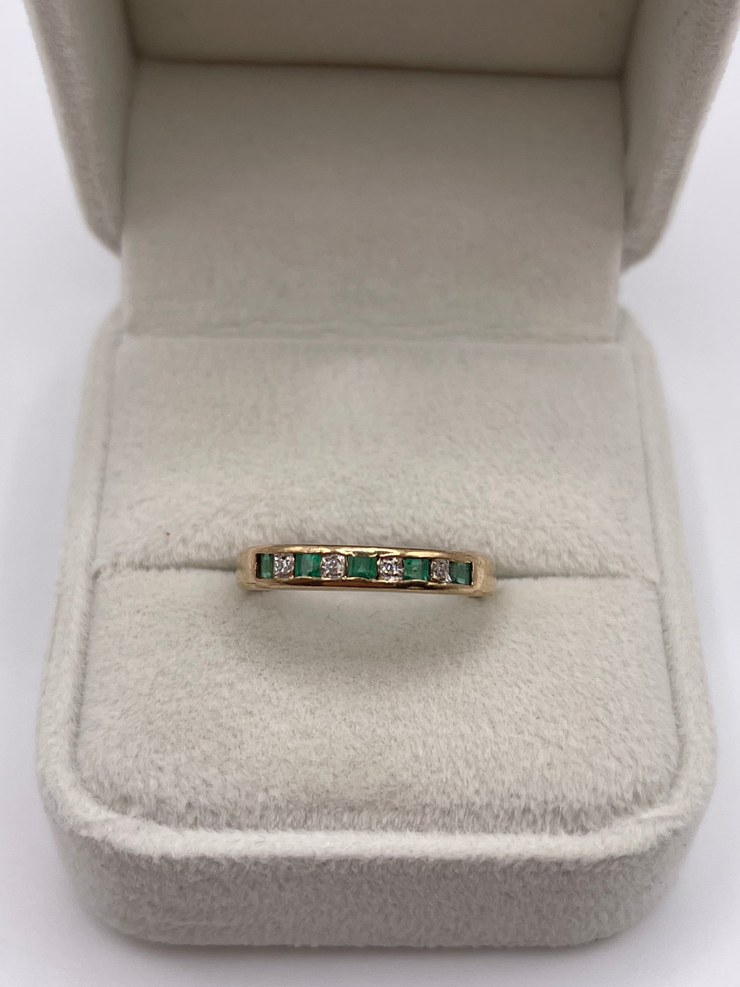 9ct gold emerald and diamond ring