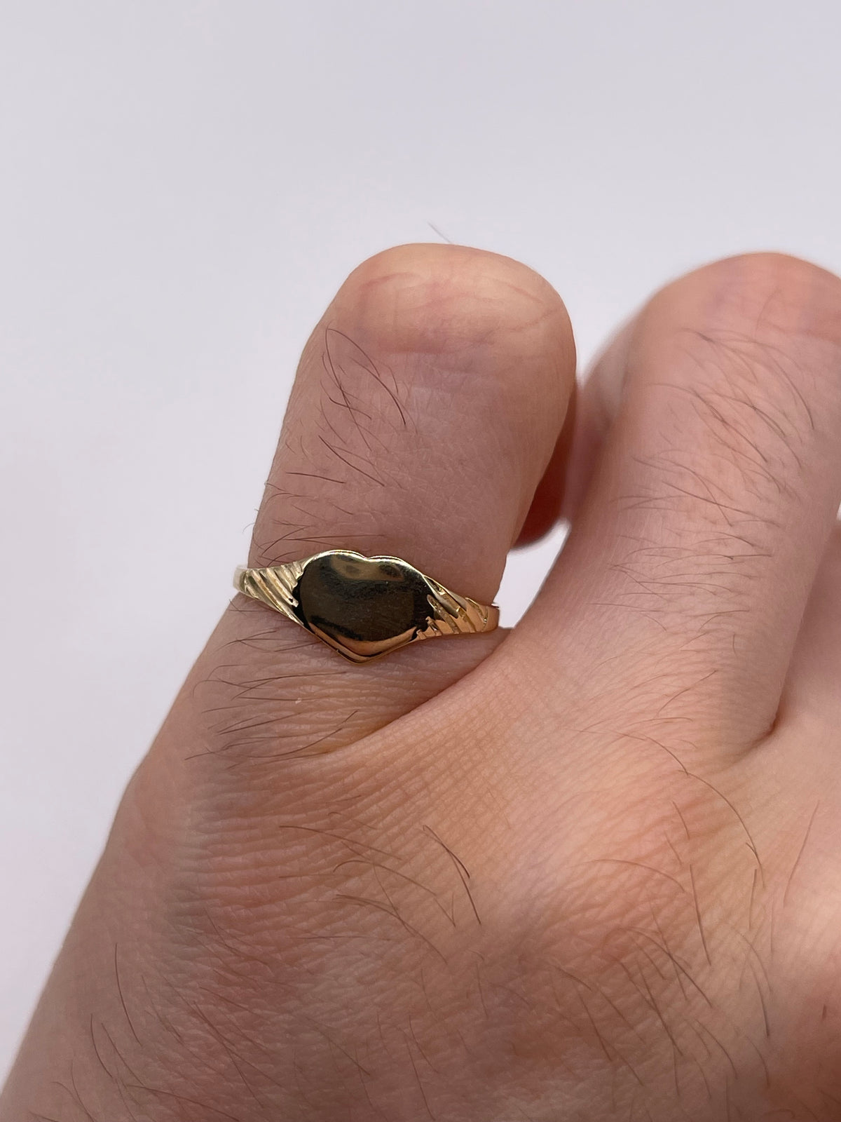 9ct gold heart signet ring