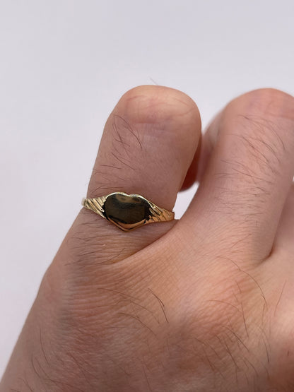 9ct gold heart signet ring