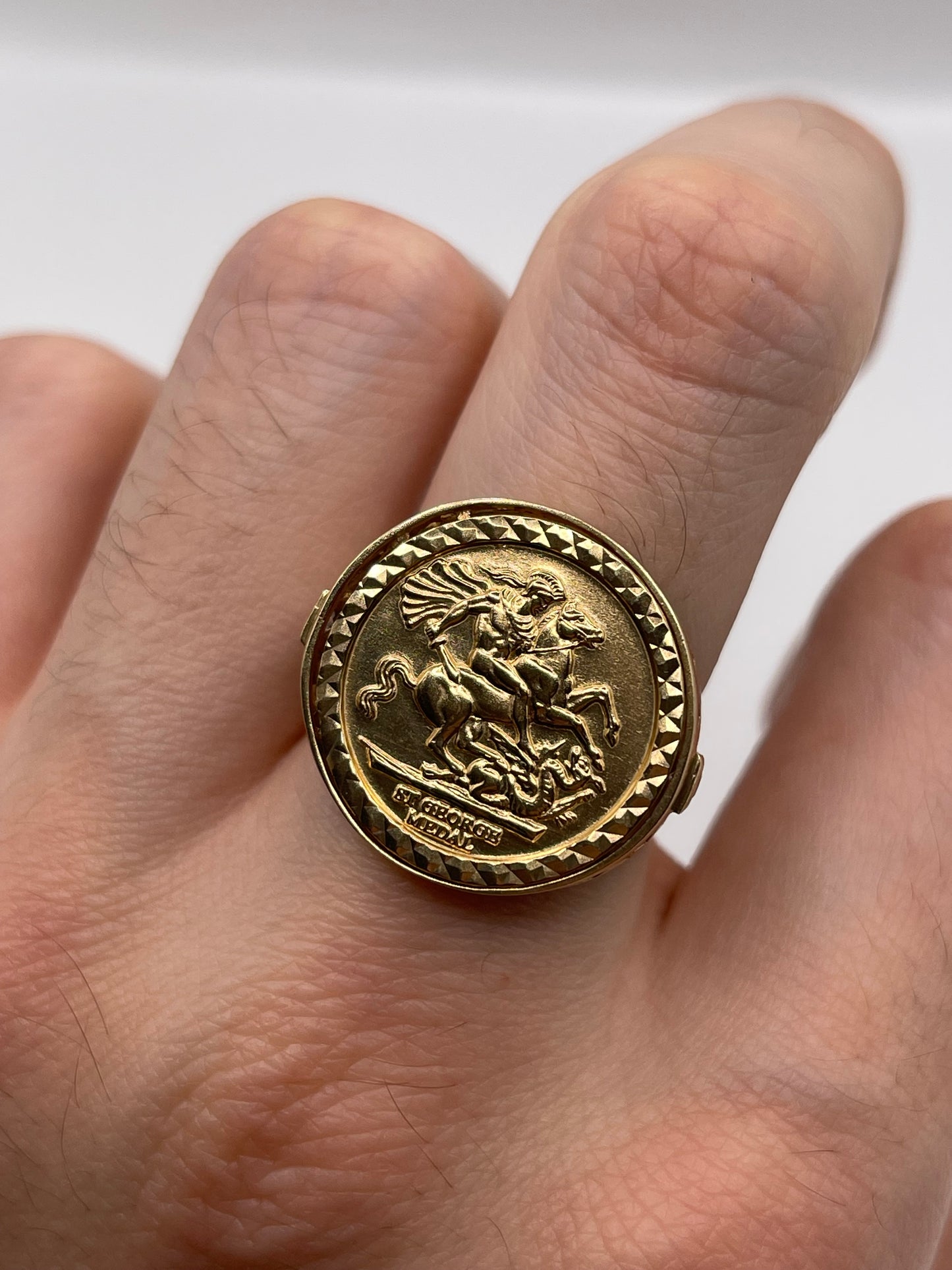 9ct gold cz at George medallion ring