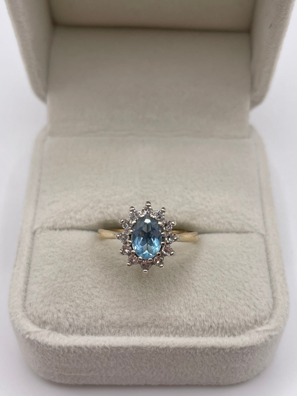 9ct gold aquamarine and diamond ring