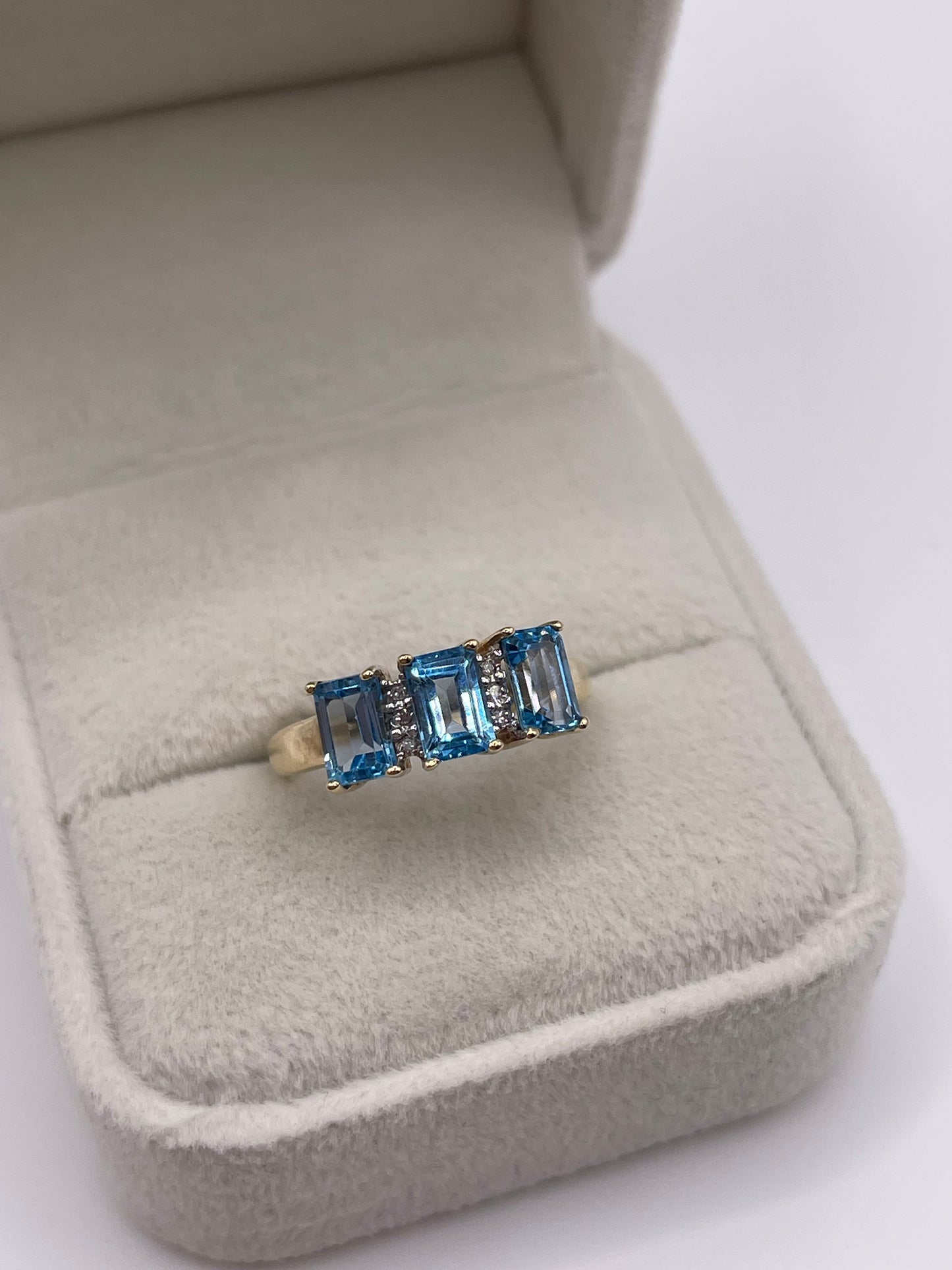 9ct gold topaz and diamond ring