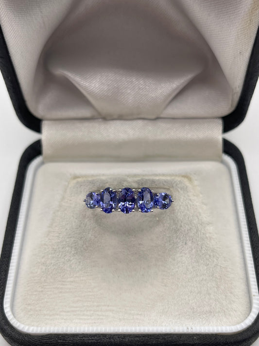 9ct white gold tanzanite ring