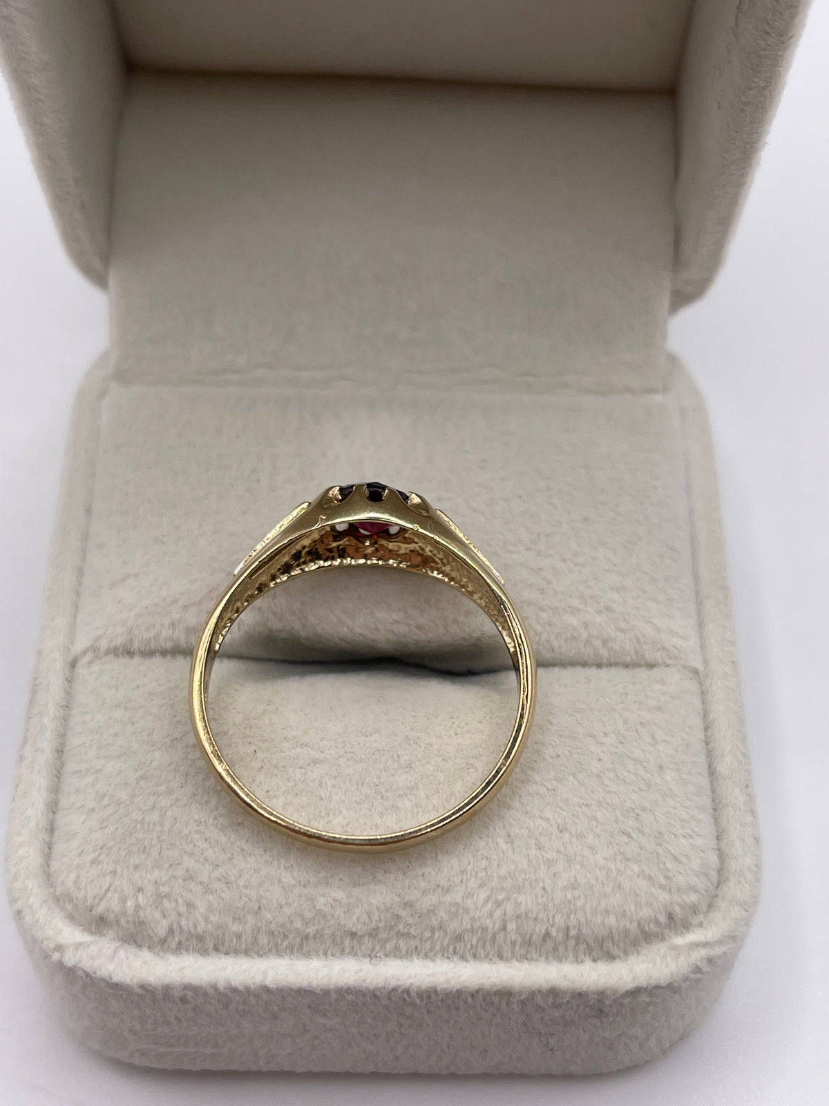 9ct gold garnet and diamond ring