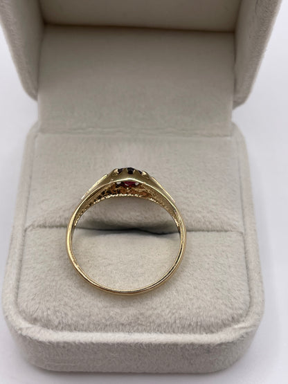 9ct gold garnet and diamond ring
