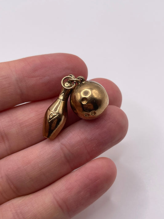 9ct gold ten pin bowling pendant