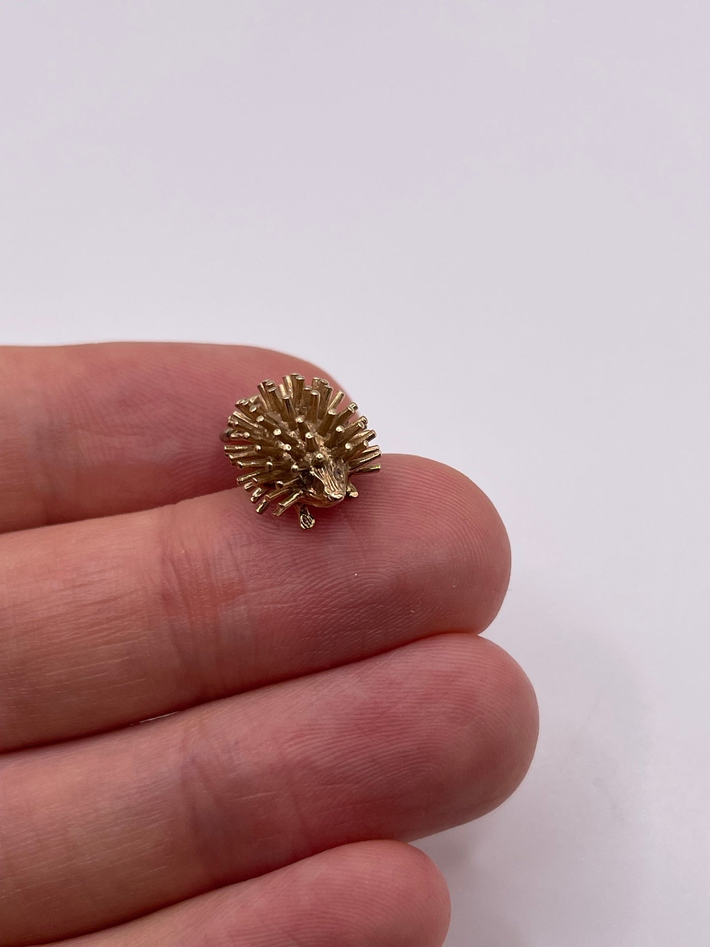 9ct gold hedgehog charm