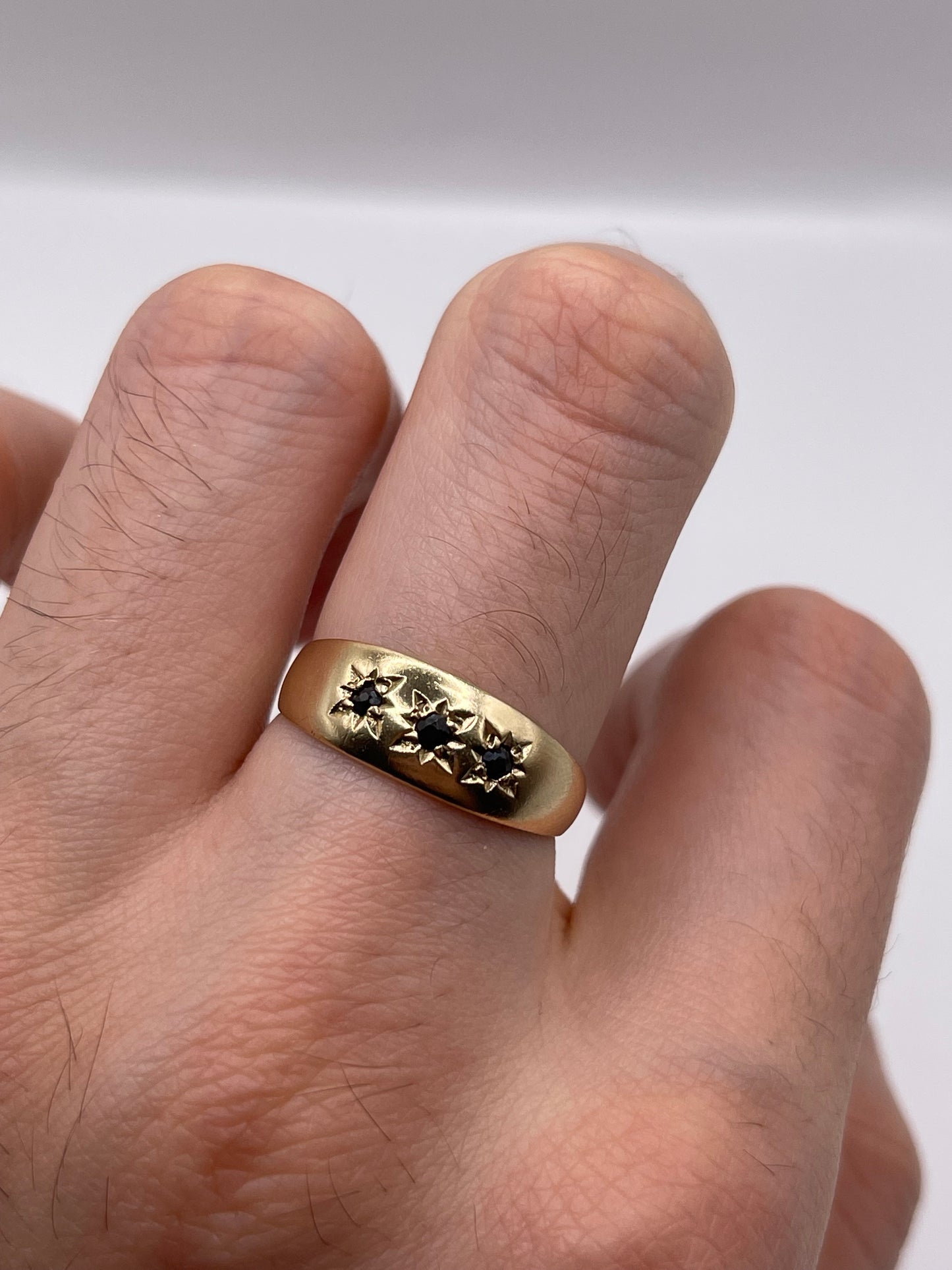 9ct gold sapphire gypsy ring