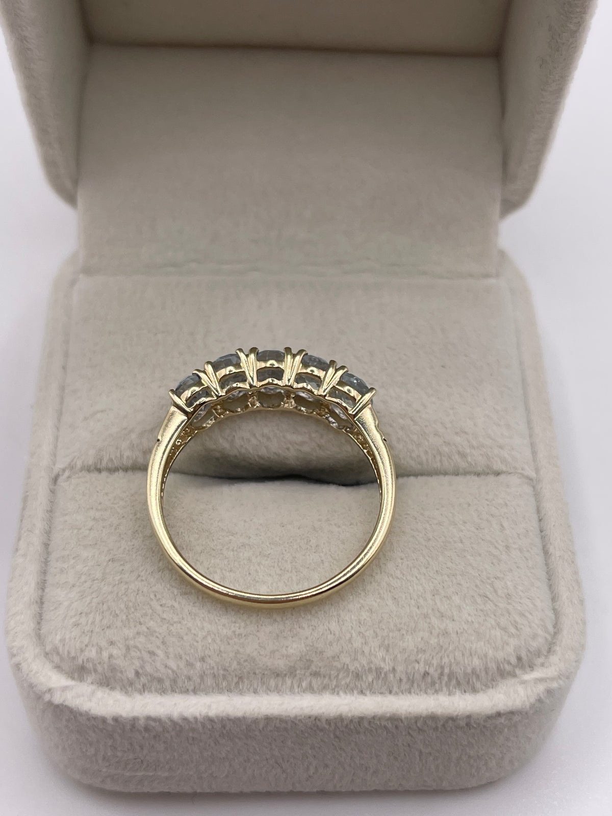 9ct gold aquamarine ring