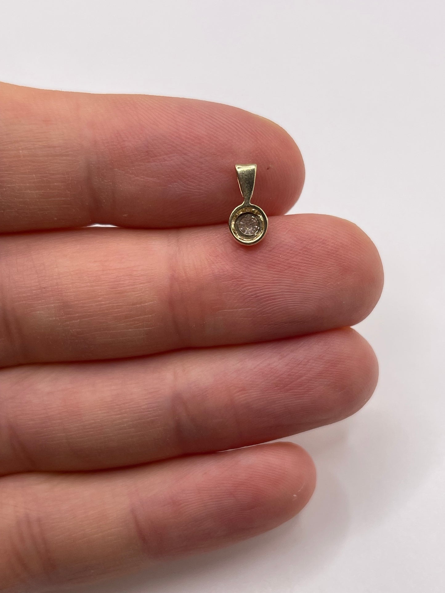 9ct gold diamond pendant