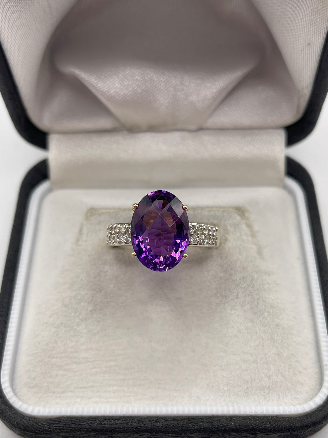 18ct gold amethyst and diamond ring
