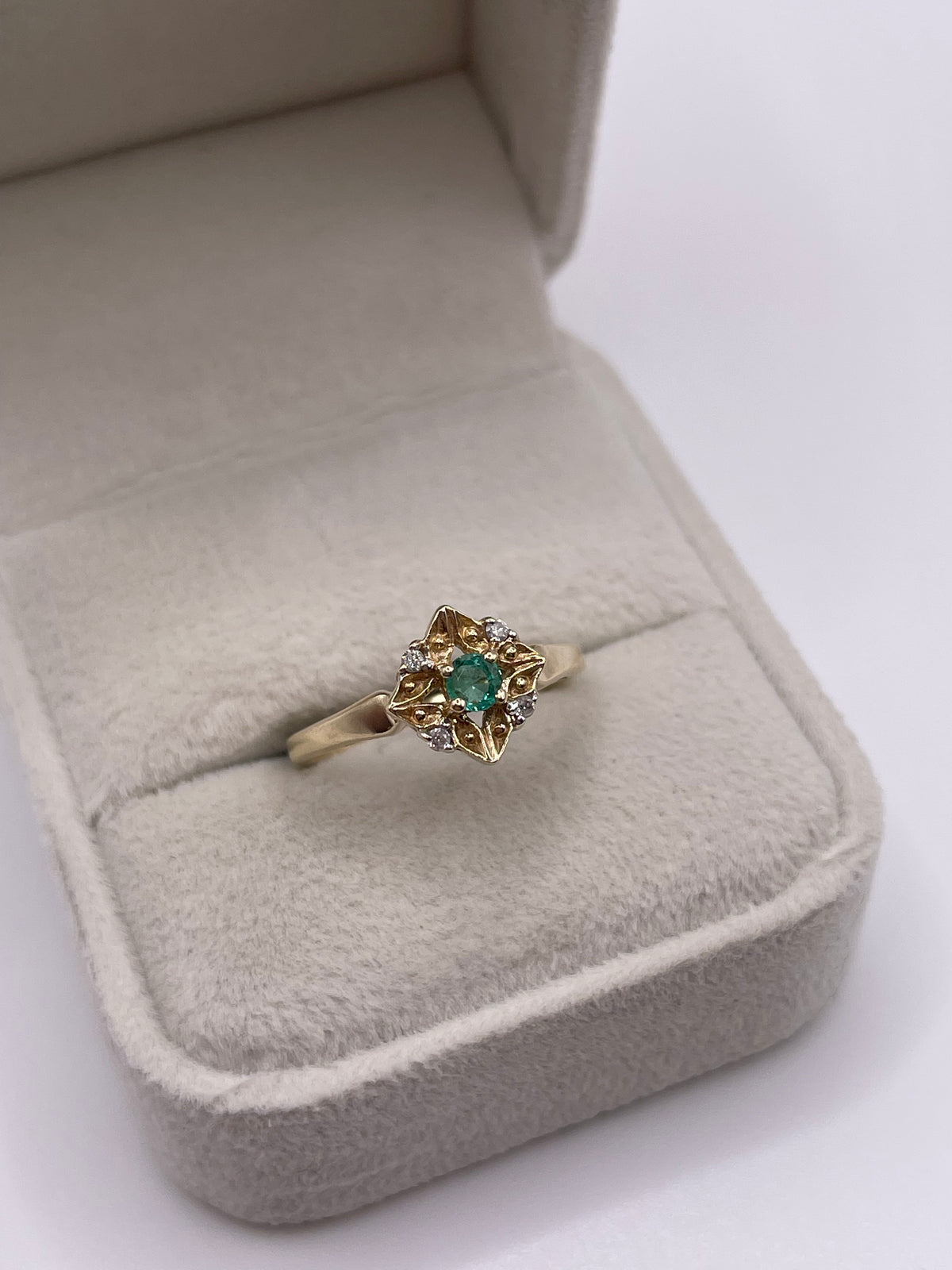 9ct gold emerald and diamond ring