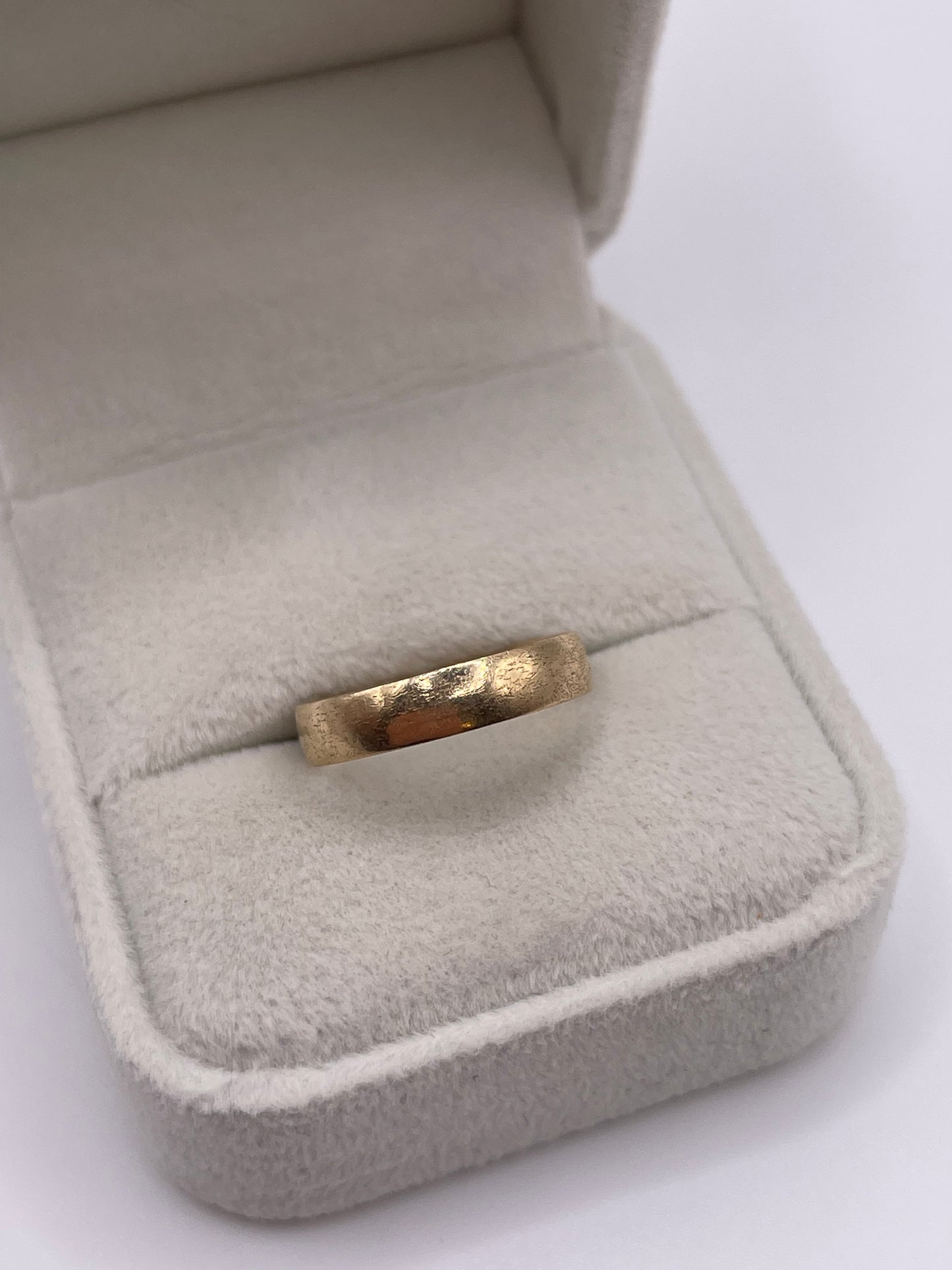 9ct gold band