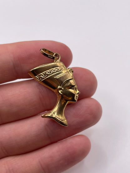 9ct gold queen Nefertiti pendant
