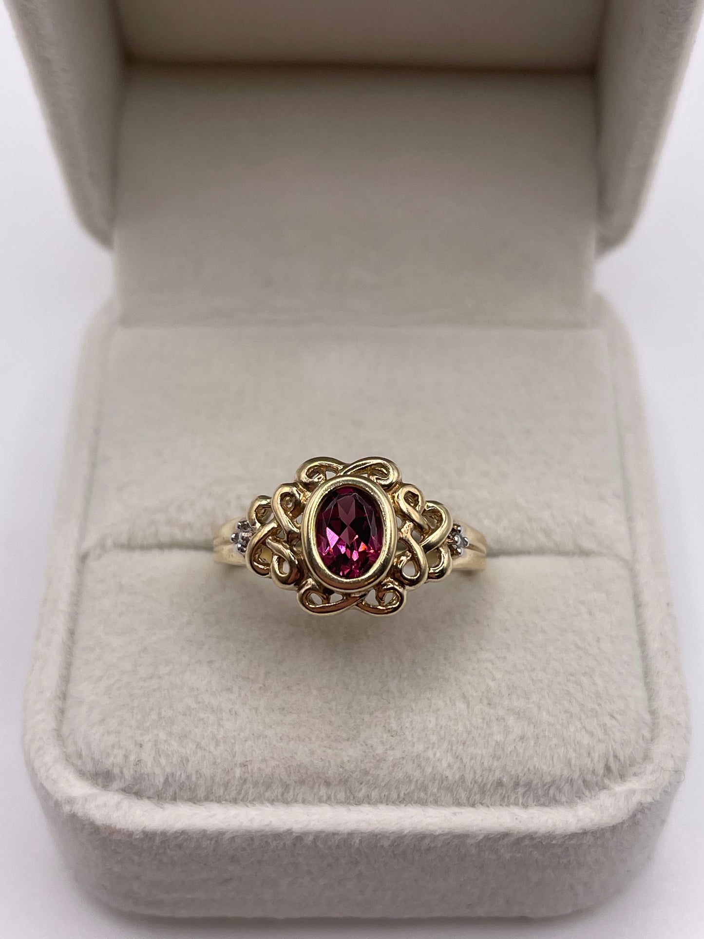 9ct gold garnet and diamond ring