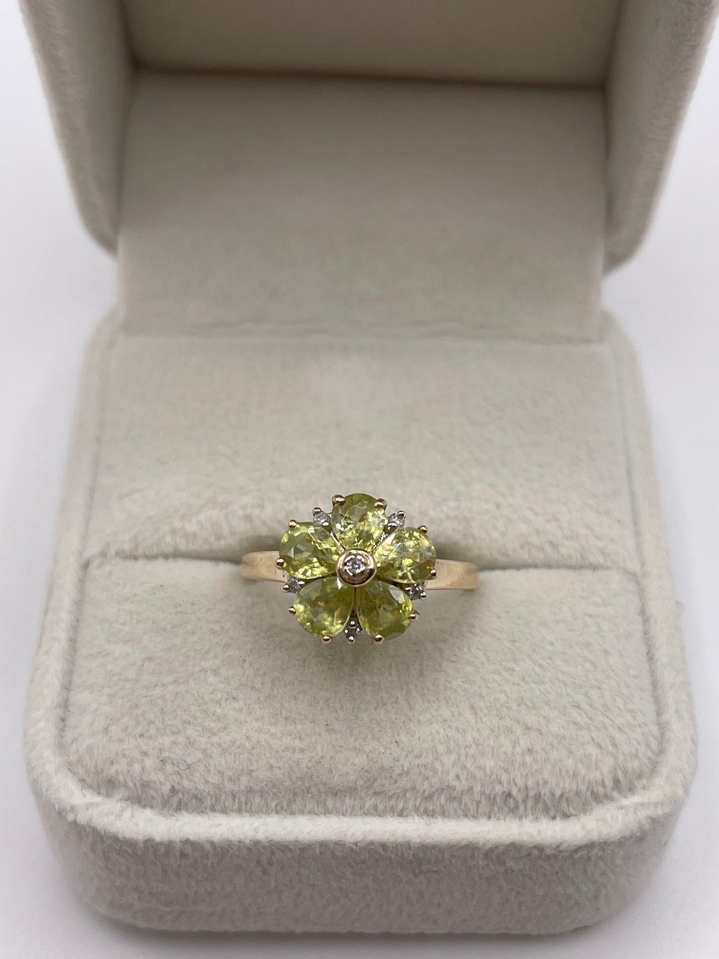 9ct gold sphene and diamond ring