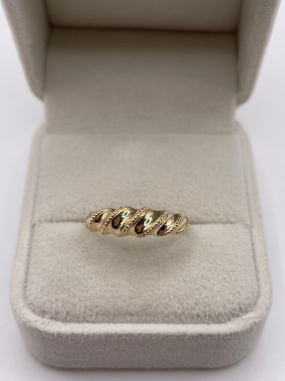 9ct gold croissant ring