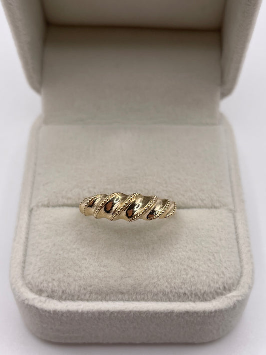 9ct gold croissant ring