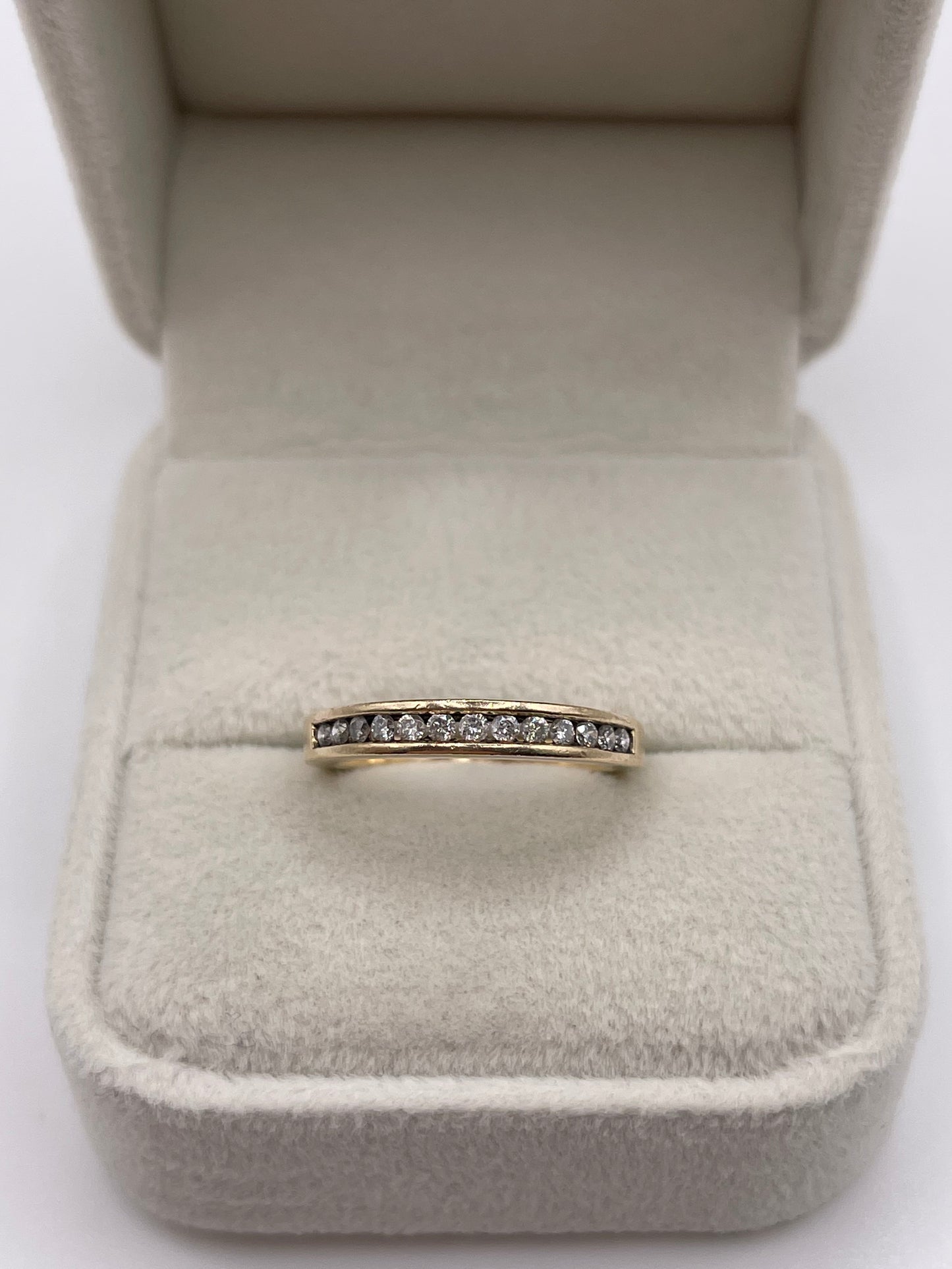 9ct gold diamond ring