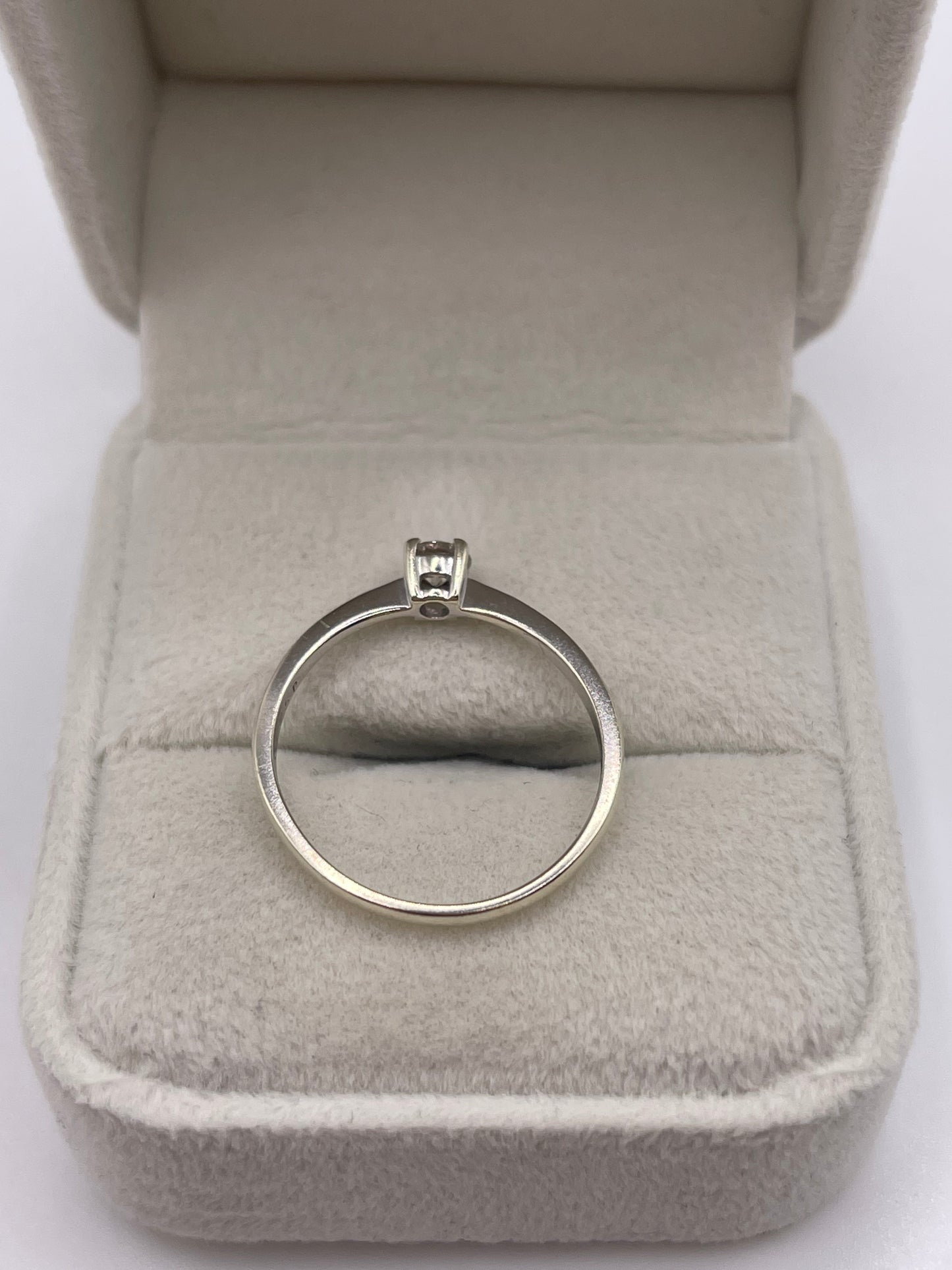 9ct white gold 25pt diamond ring