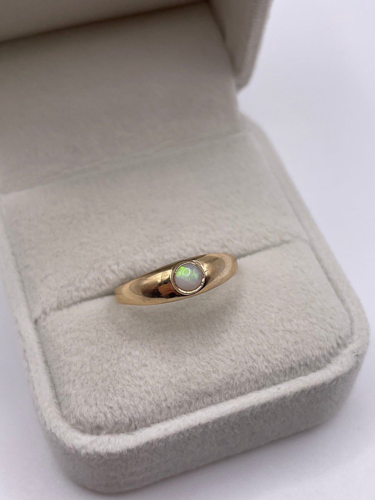 9ct gold opal gypsy ring